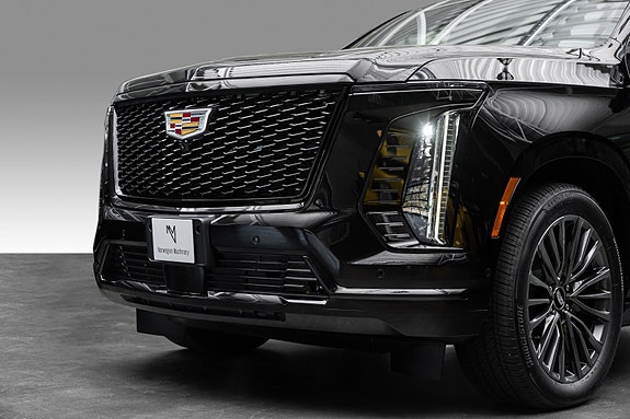 Cadillac Escalade 3 of 30