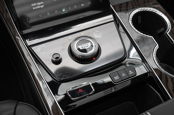Cadillac Escalade 24 of 30