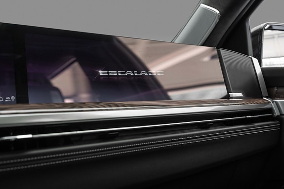 Cadillac Escalade 22 of 30
