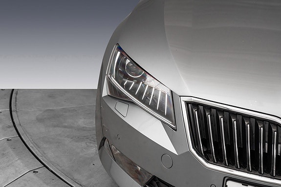 Skoda Superb 14 of 30