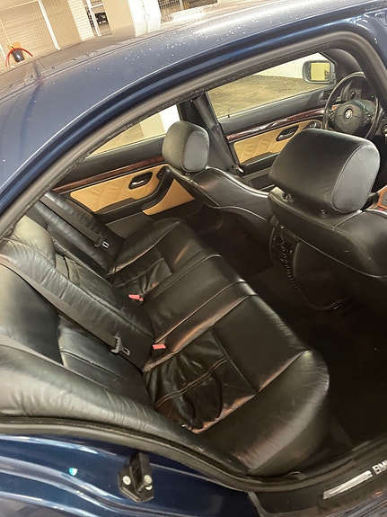 BMW 523i 6 of 7