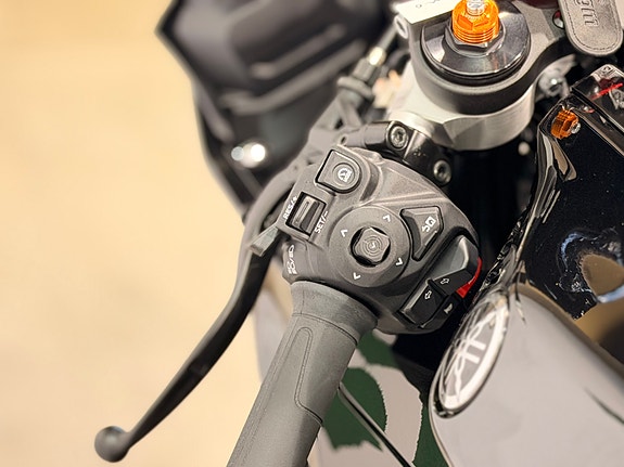 Yamaha R7 - sort - gått lite , med varmeholker 16 of 19