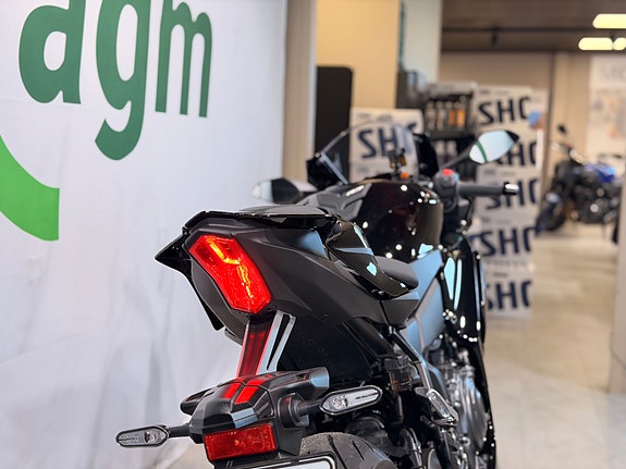 Yamaha R7 - sort - gått lite , med varmeholker 5 of 19