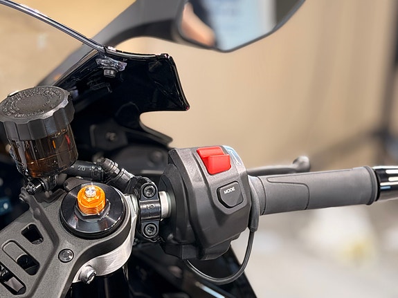 Yamaha R7 - sort - gått lite , med varmeholker 15 of 19