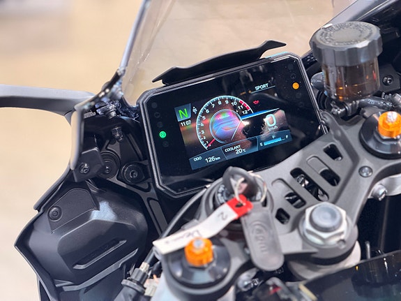 Yamaha R7 - sort - gått lite , med varmeholker 17 of 19