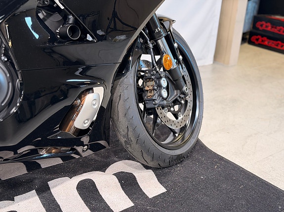 Yamaha R7 - sort - gått lite , med varmeholker 9 of 19