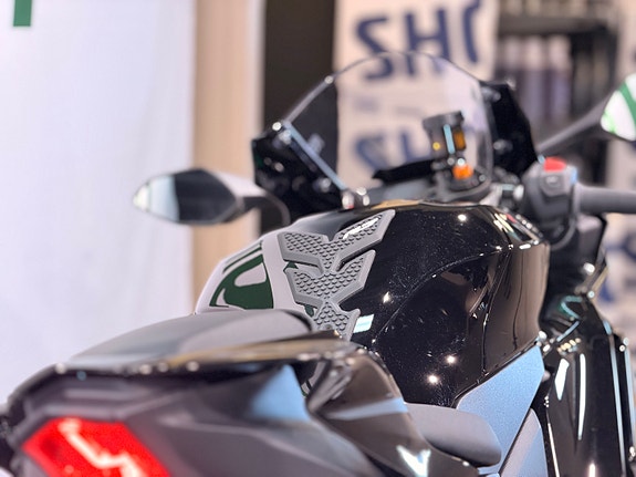 Yamaha R7 - sort - gått lite , med varmeholker 4 of 19