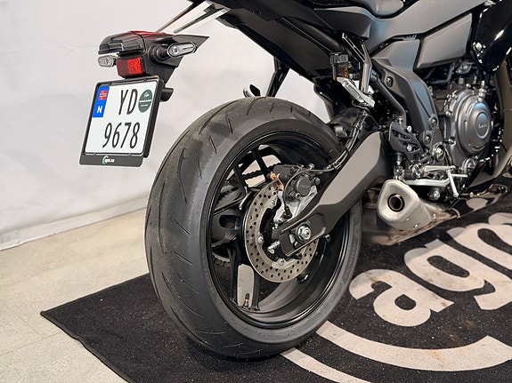 Yamaha R7 - sort - gått lite , med varmeholker 7 of 19