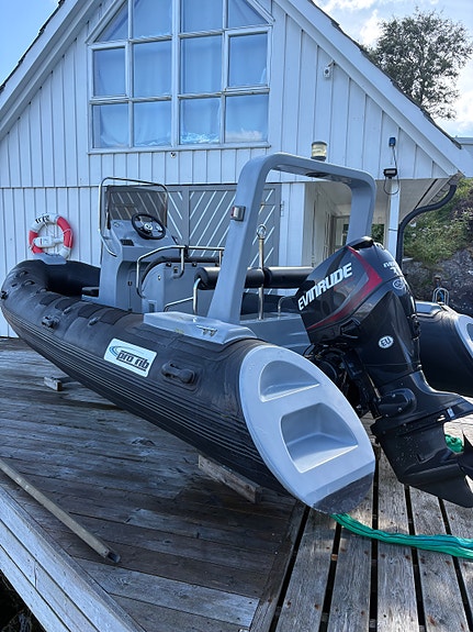 PRO RIB 520 5 of 16