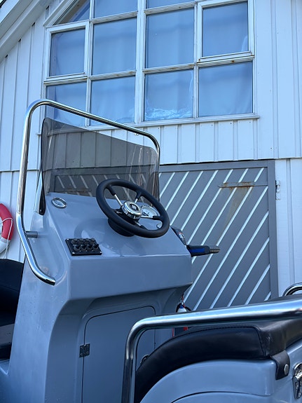 PRO RIB 520 8 of 16