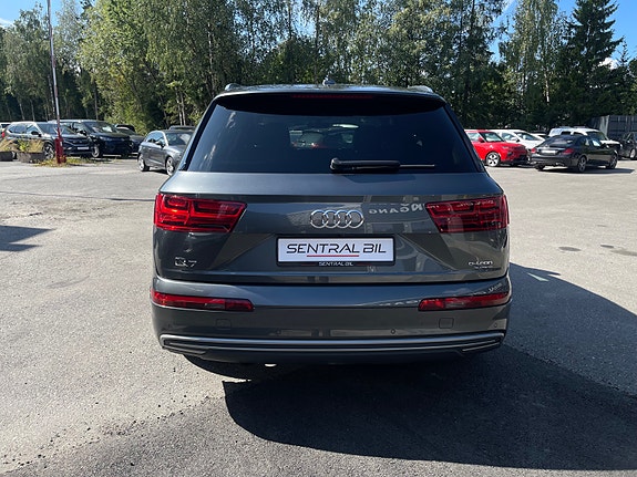 Audi Q7 10 of 30