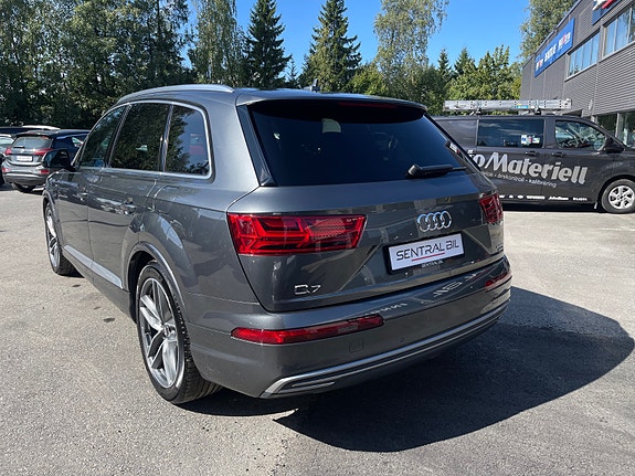 Audi Q7 9 of 30