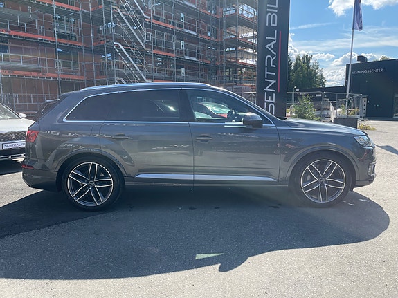 Audi Q7 12 of 30