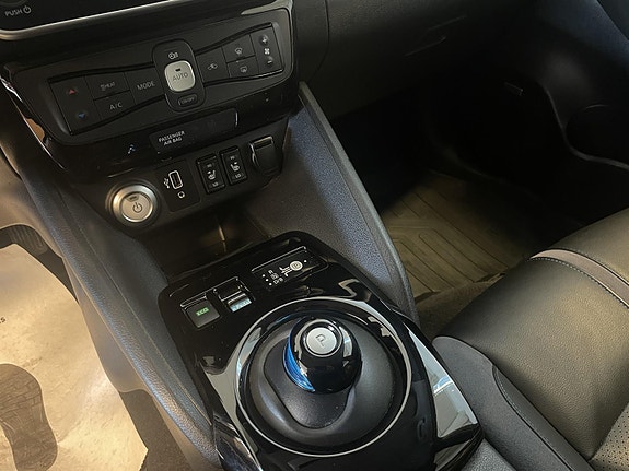 Nissan Leaf 16 of 27