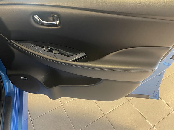 Nissan Leaf 25 of 27