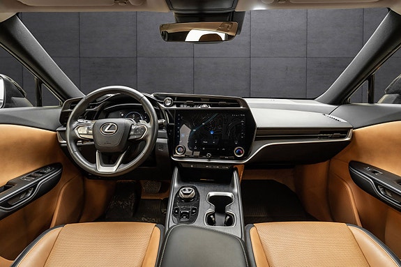 Lexus RZ450e 15 of 26
