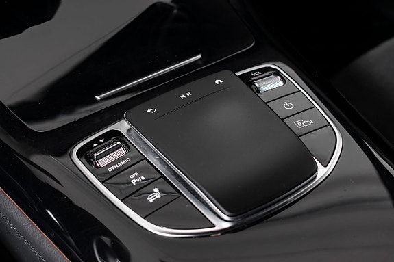 Mercedes-Benz EQC400 17 of 25