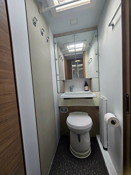 Adria Adora 673PK 22 of 30