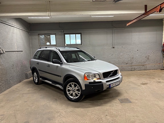 Volvo XC90 2 of 30