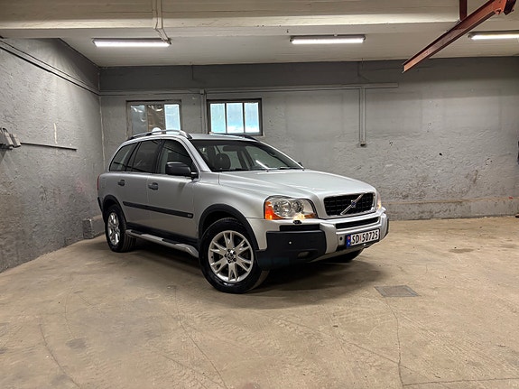 Volvo XC90 4 of 30