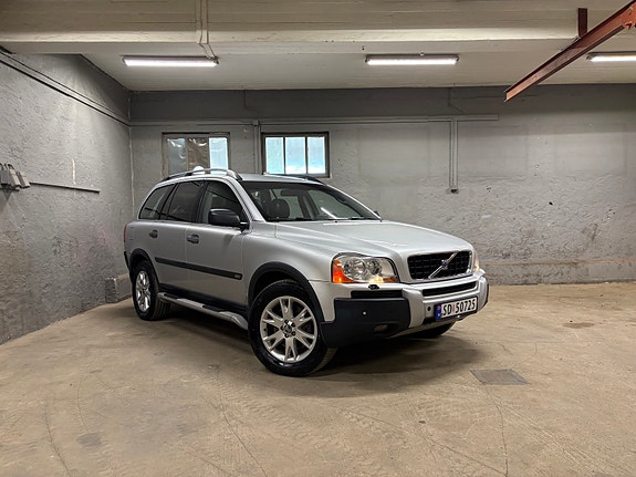 Volvo XC90 3 of 30