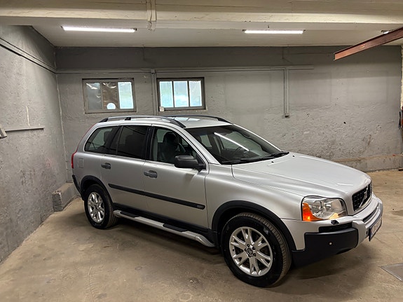 Volvo XC90 13 of 30