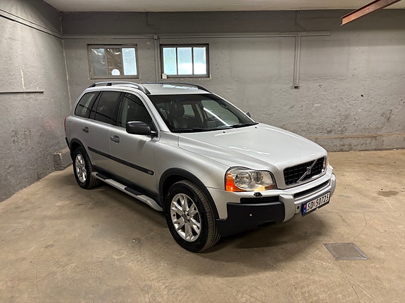 Volvo XC90 10 of 30