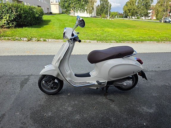 Vespa Primavera 50 2 of 20