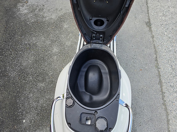 Vespa Primavera 50 13 of 20