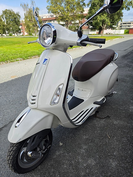 Vespa Primavera 50 3 of 20