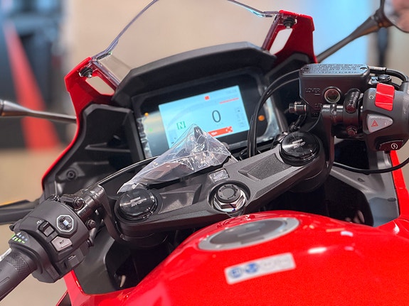 Honda CBR500R - med kort skiltoppheng og varmeholker i prisen, lav km 13 of 22