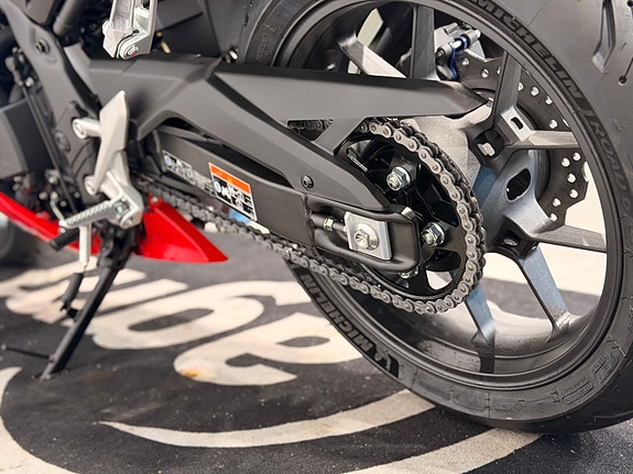 Honda CBR500R - med kort skiltoppheng og varmeholker i prisen, lav km 12 of 22