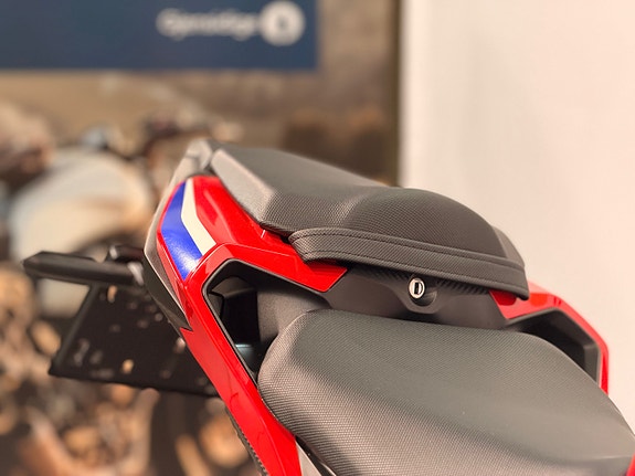 Honda CBR500R - med kort skiltoppheng og varmeholker i prisen, lav km 6 of 22