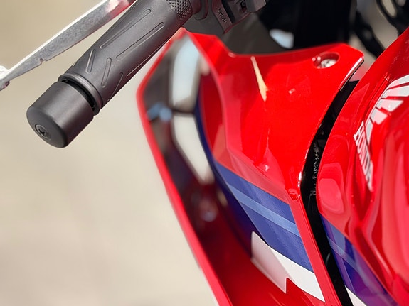 Honda CBR500R - med kort skiltoppheng og varmeholker i prisen, lav km 9 of 22