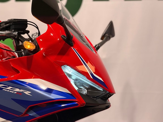 Honda CBR500R - med kort skiltoppheng og varmeholker i prisen, lav km 22 of 22