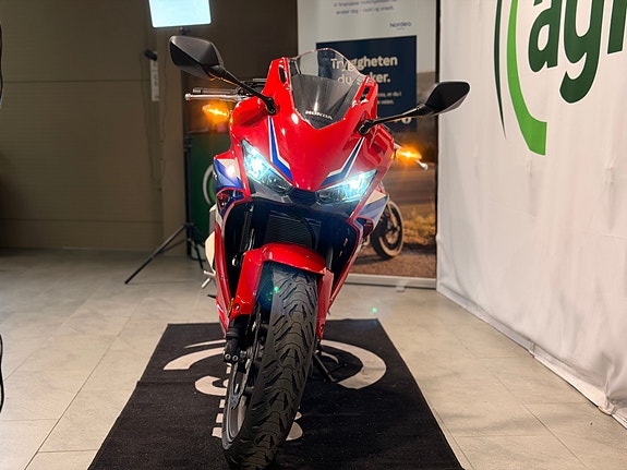 Honda CBR500R - med kort skiltoppheng og varmeholker i prisen, lav km 7 of 22