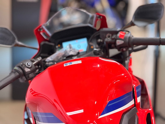 Honda CBR500R - med kort skiltoppheng og varmeholker i prisen, lav km 14 of 22