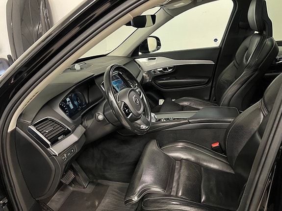 Volvo XC90 8 of 15