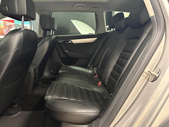 Volkswagen Passat Alltrack 16 of 30