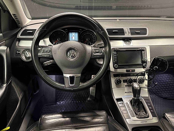 Volkswagen Passat Alltrack 11 of 30