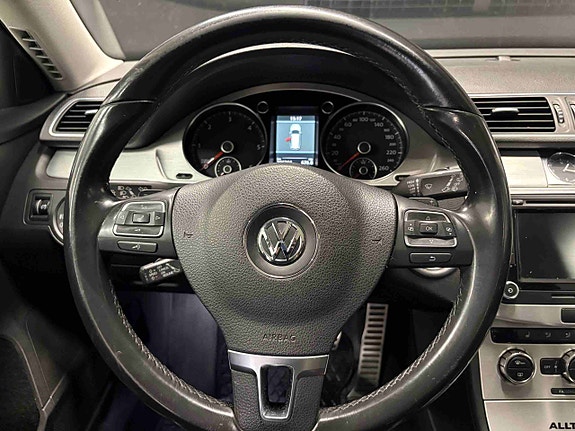 Volkswagen Passat Alltrack 12 of 30