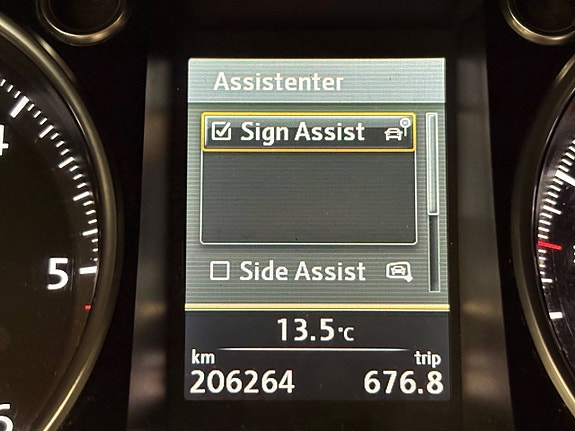 Volkswagen Passat Alltrack 23 of 30