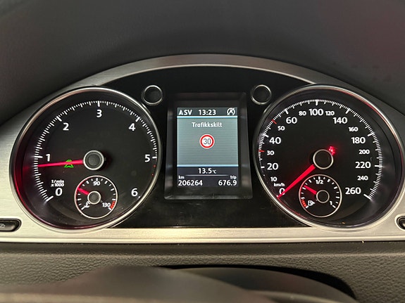 Volkswagen Passat Alltrack 17 of 30