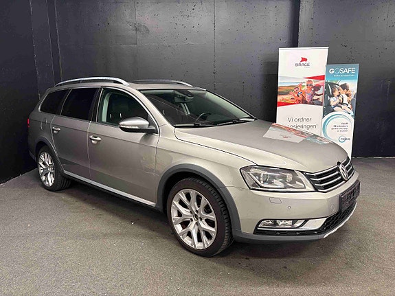 Volkswagen Passat Alltrack 2 of 30