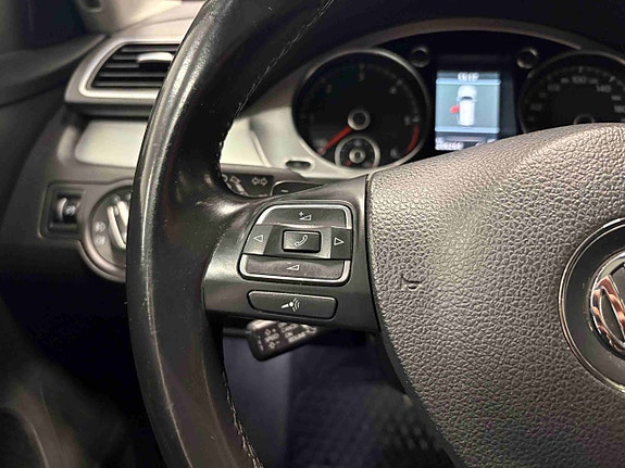 Volkswagen Passat Alltrack 13 of 30
