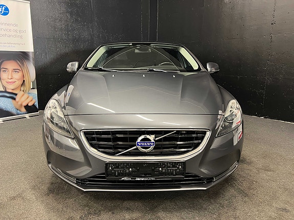 Volvo V40 2 of 30