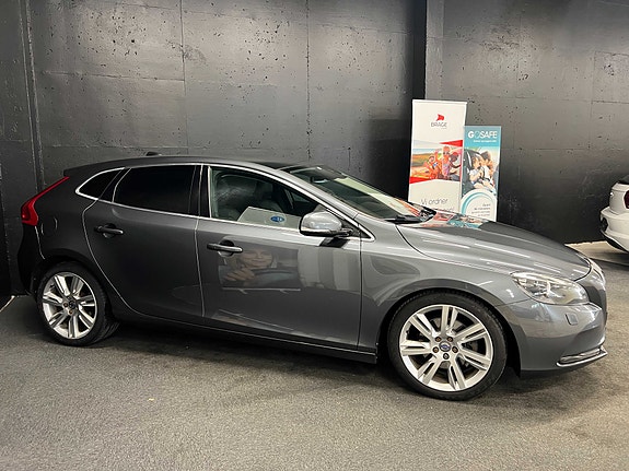 Volvo V40 4 of 30