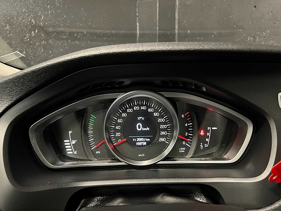 Volvo V40 24 of 30