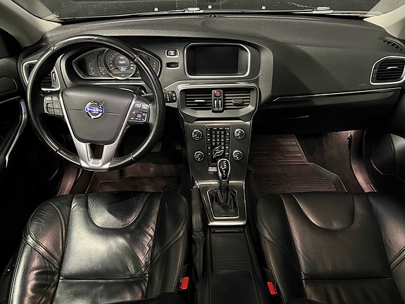 Volvo V40 17 of 30