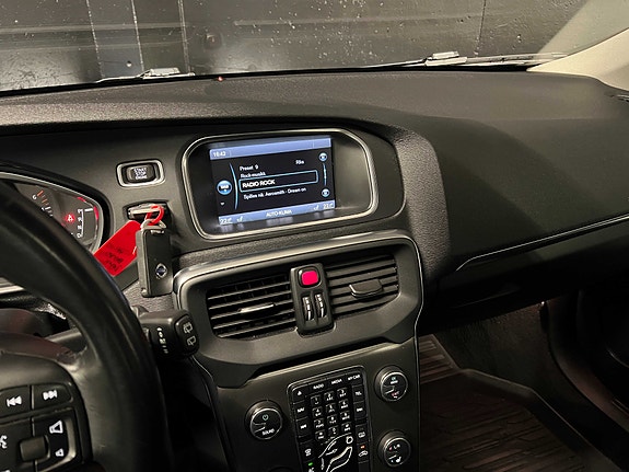 Volvo V40 25 of 30